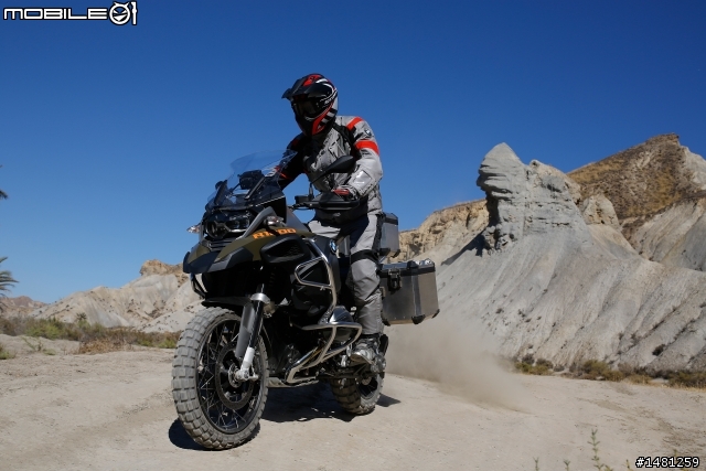 [EICMA2013] 街跑車 BMW S1000R新發表！ 2014年式 R nine T、R1200GS ADV米蘭亮相