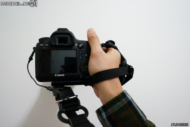 [開箱] JOBY Pro Sling Strap 相機快速背帶-隨附安全繩，多一層保障^_^
