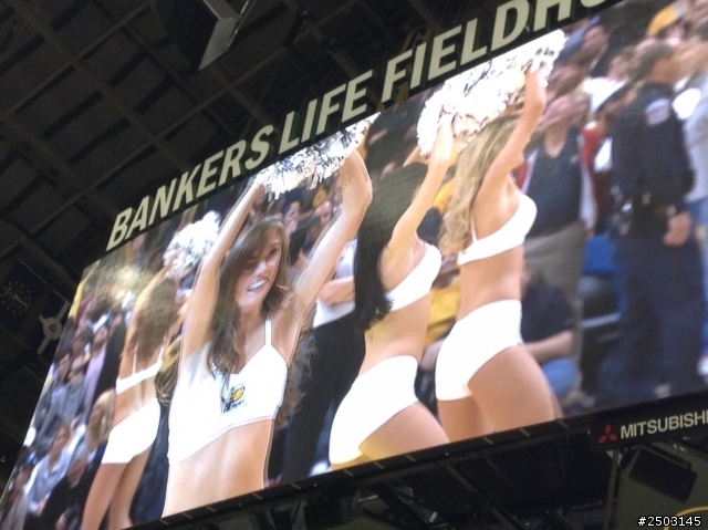 剛剛結束的公牛vs溜馬 還是不敢相信我坐在第一排!!