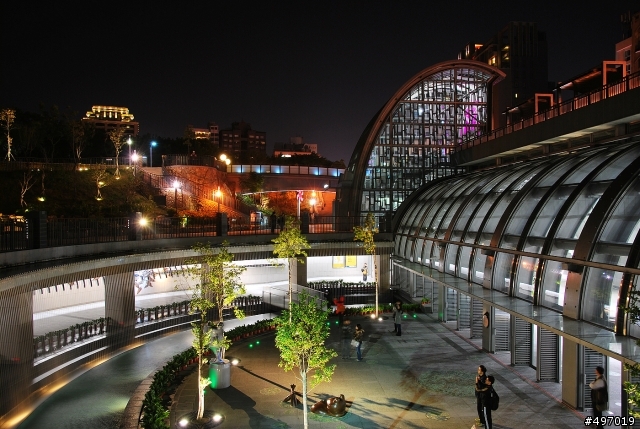 城市 の 月光旅人 * 台北 . 大安森林公園 ( 捷運站 )