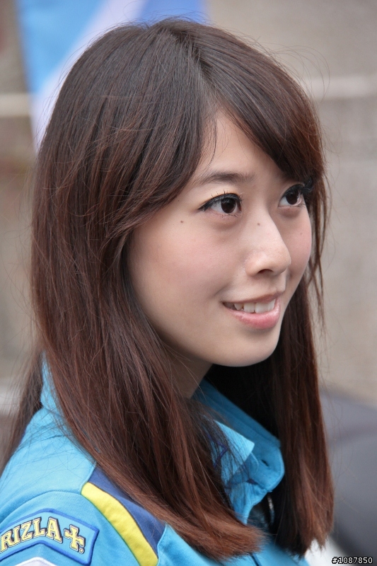 幫忙尋找 2012 南台車展 這位氣質SHOW GIRL~~謝謝