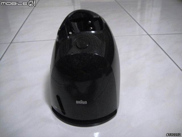 [開箱]百靈電動刮鬍刀590cc-4