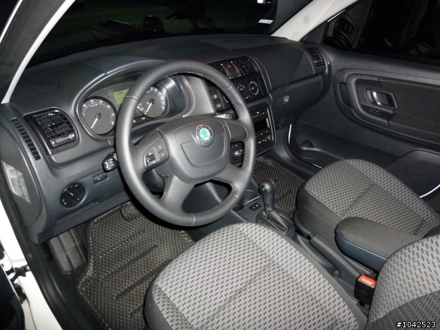 新北市新人來報到了...Fabia Combi 1.2 TSI.....白