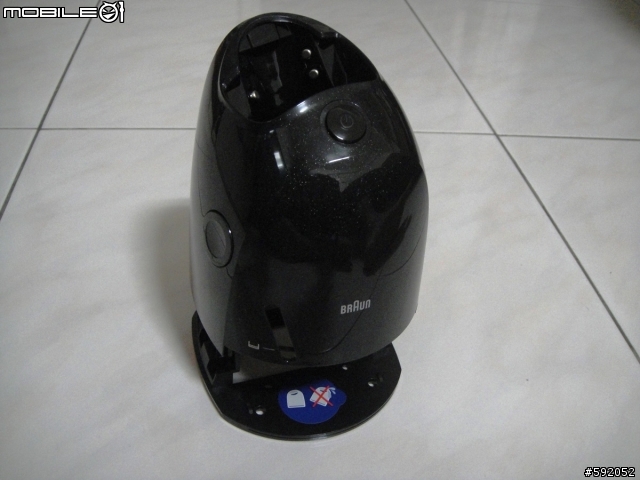 [開箱]百靈電動刮鬍刀590cc-4