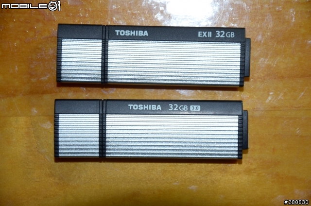 TOSHIBA USB3.0 TransMemory-EX II 32GB 開箱