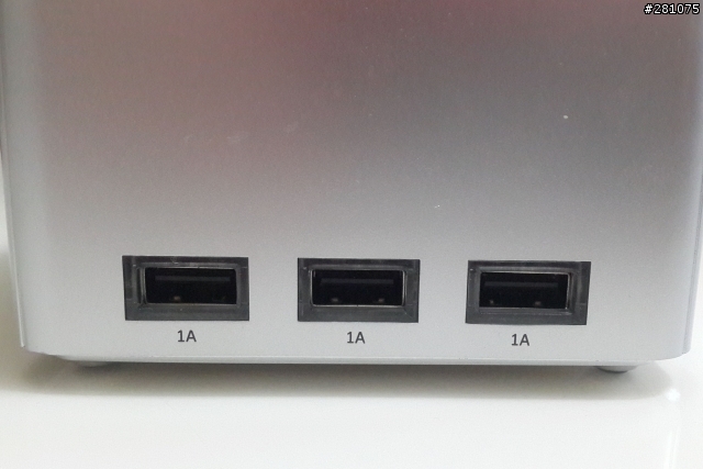 宇宙魔方-超大行動電源LUXA2 P-MEGA(新增18支手機充電惡搞圖)