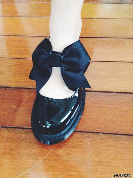 Dr. Martens Mary Jane 蝴蝶結