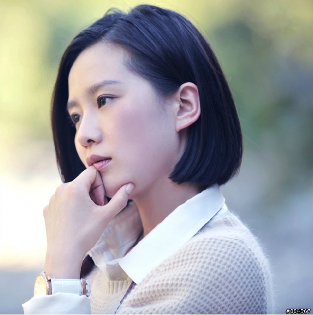 (詢問)請教神人~圖片中劉詩詩的手錶?