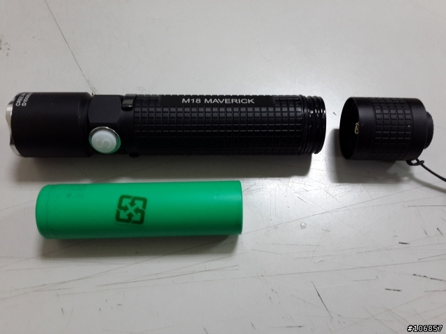 OLIGHT M18 + FENIX ARE-C2 開箱