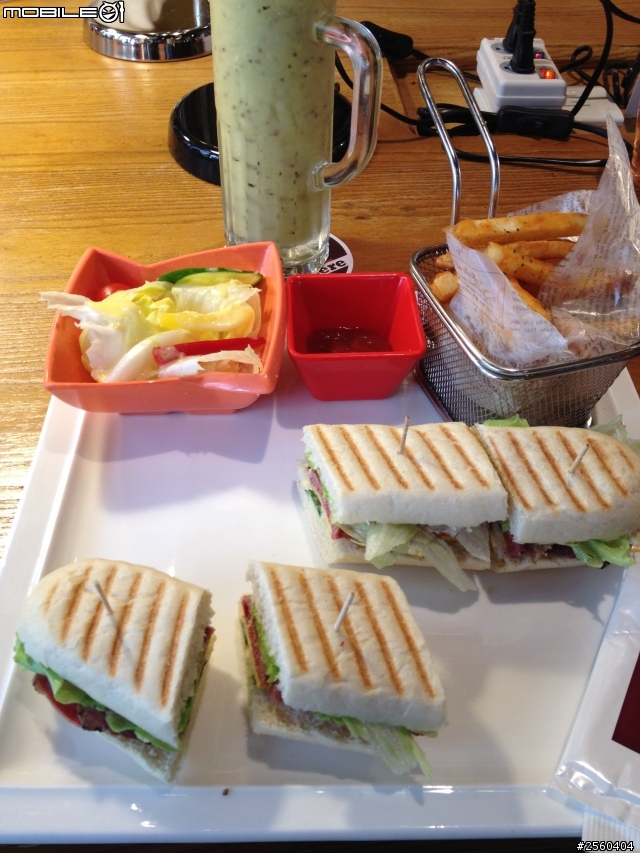 [食記] 中壢SOGO附近的丹馬克咖啡 Damark cafe 悠閒好去處