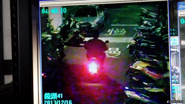 請問這台是甚麼機車?小弟不懂機車，求救詢問...