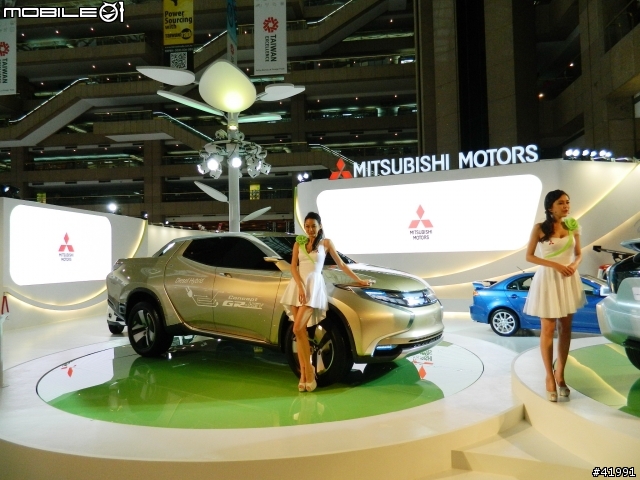 2014 Mitsubishi車展記者會....與伊林名模第一次的親密接觸