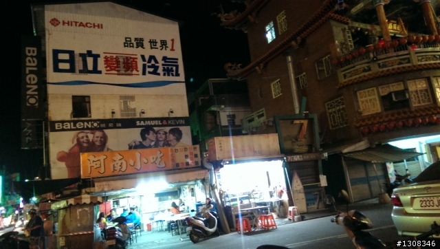 我的new one 夜間開閃光燈拍出來，為什麼是一片白茫茫？