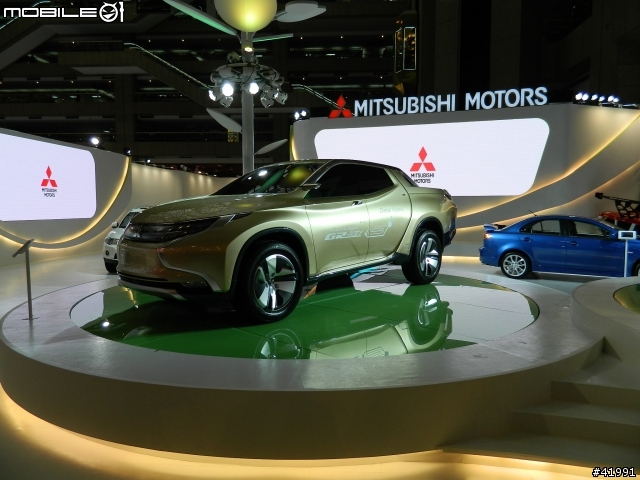 2014 Mitsubishi車展記者會....與伊林名模第一次的親密接觸
