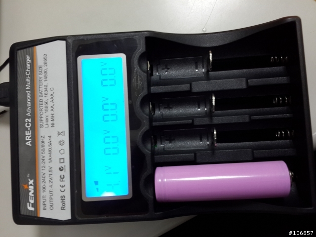 OLIGHT M18 + FENIX ARE-C2 開箱