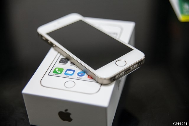 {遲來的開箱} I phone 5S 金&銀+Mr.com 0.28mm日本玻璃保護貼