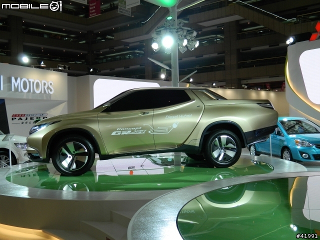 2014 Mitsubishi車展記者會....與伊林名模第一次的親密接觸