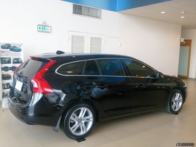 VOLVO V60 簡速開箱 - 452 藍寶石黑