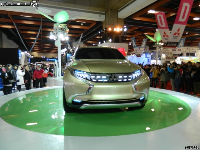 2014 Mitsubishi車展記者會....與伊林名模第一次的親密接觸