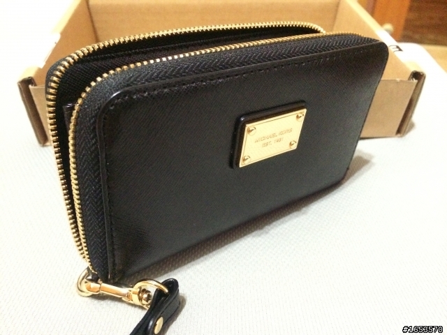 分享在APPLE官網購買的Michael Kors Essential Zip Wallet 手機包