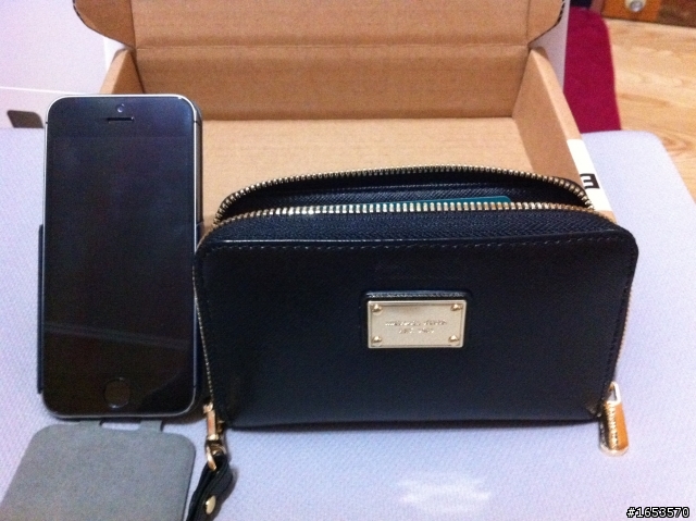 分享在APPLE官網購買的Michael Kors Essential Zip Wallet 手機包