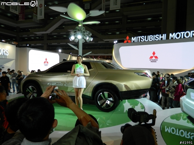 2014 Mitsubishi車展記者會....與伊林名模第一次的親密接觸