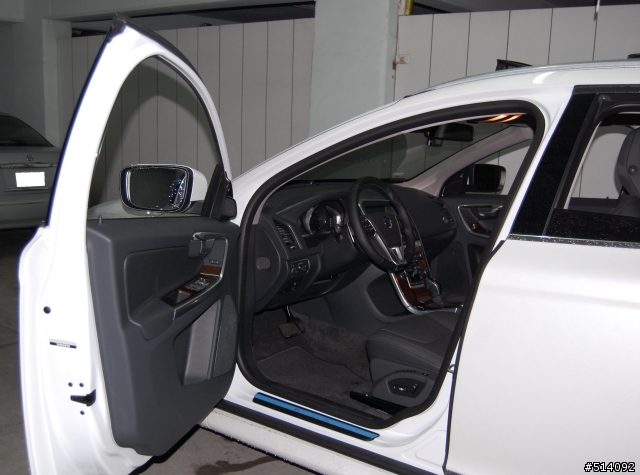 2014年式XC60 D5真豬白旗艦版之濕淋淋開箱