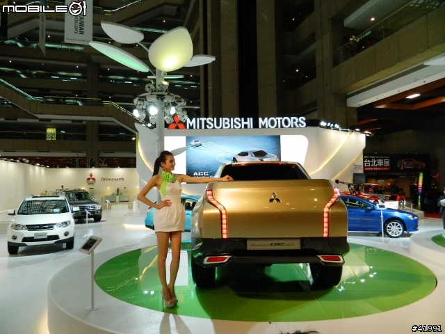 2014 Mitsubishi車展記者會....與伊林名模第一次的親密接觸