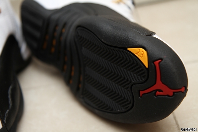 ［開箱］Air Jordan XII Taxi － 經典