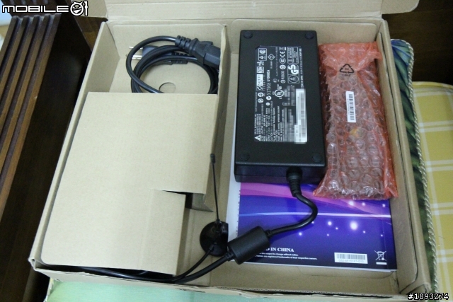 [開箱] msi 微星AIO電競龍魂機 AG2712 GAMING All-in-One