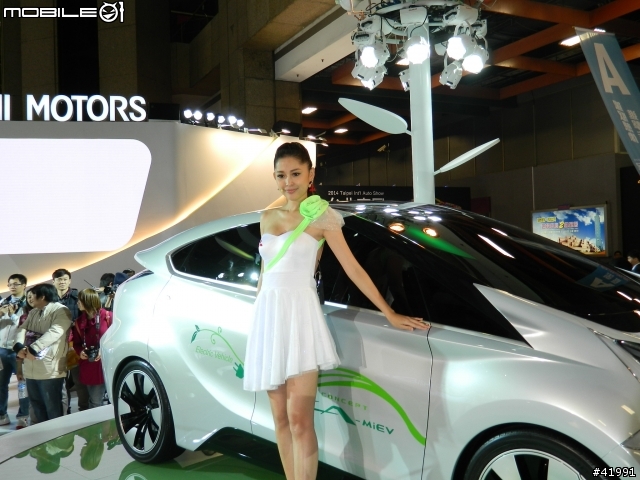 2014 Mitsubishi車展記者會....與伊林名模第一次的親密接觸
