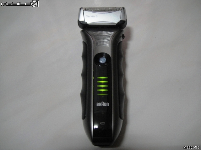 [開箱]百靈電動刮鬍刀590cc-4