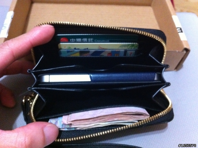 分享在APPLE官網購買的Michael Kors Essential Zip Wallet 手機包