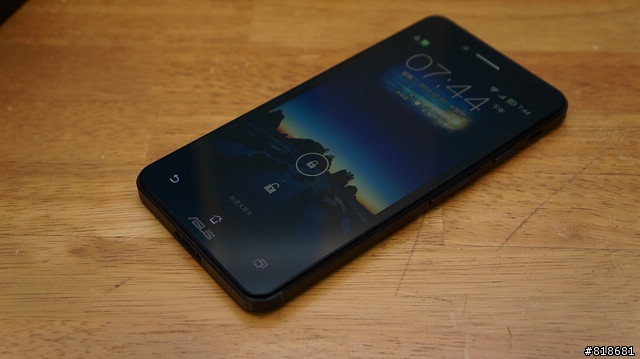 【開箱】New Padfone Infinity 強悍硬體，卓越質感！金屬機身、髮絲紋 隕石灰！