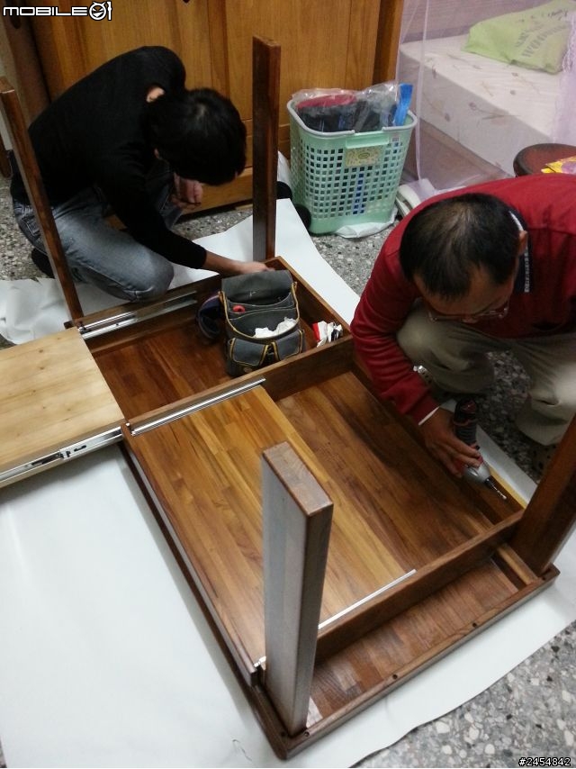 [開箱] 實木電腦桌