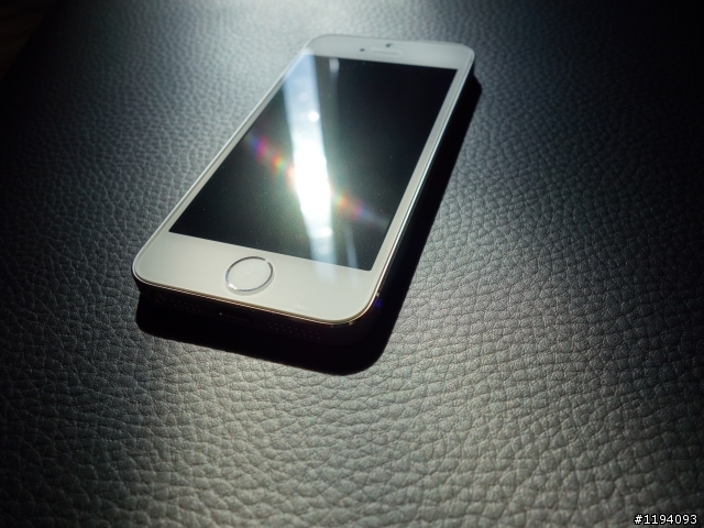 iPhone 5S 32G白銀 + 邊框   , 請讓我也不免俗的開箱一下 ~
