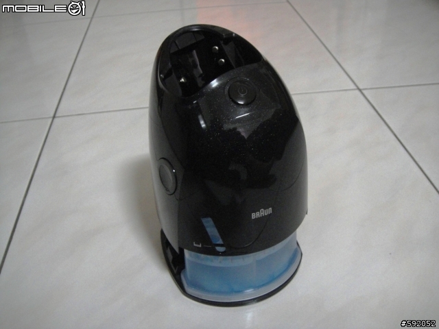 [開箱]百靈電動刮鬍刀590cc-4