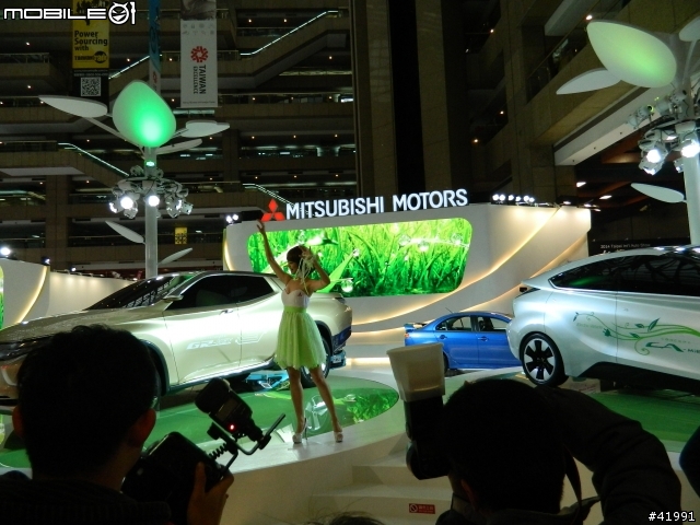 2014 Mitsubishi車展記者會....與伊林名模第一次的親密接觸