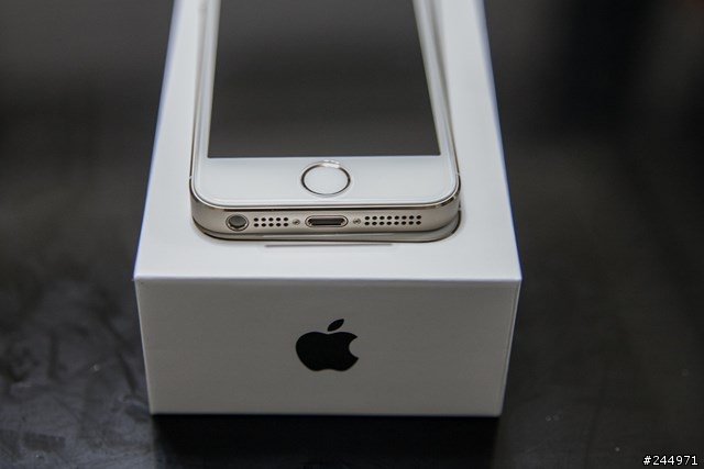 {遲來的開箱} I phone 5S 金&銀+Mr.com 0.28mm日本玻璃保護貼