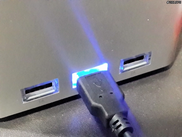 宇宙魔方-超大行動電源LUXA2 P-MEGA(新增18支手機充電惡搞圖)