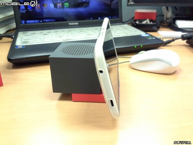 One max加購HTC BoomBass ~到貨