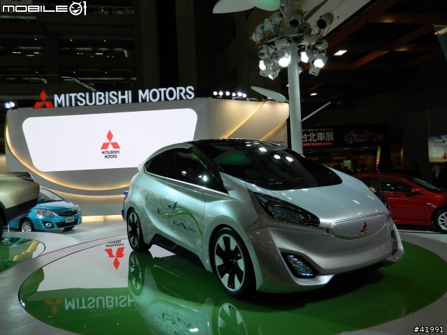 2014 Mitsubishi車展記者會....與伊林名模第一次的親密接觸