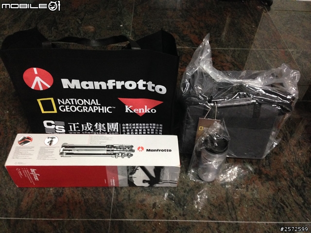 [開箱]Manfrotto befree腳架 & National Geographic 國家地理包 & 保溫杯 聖誕套組敗入