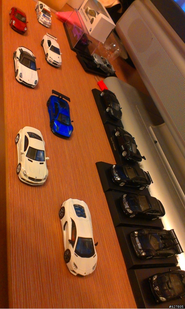 【不專業開箱】KYOSHO 1:64 SKYLINE R-34 [12P]
