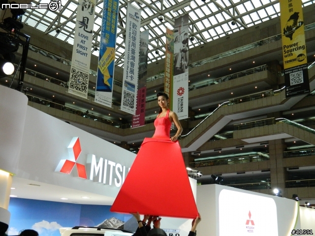 2014 Mitsubishi車展記者會....與伊林名模第一次的親密接觸
