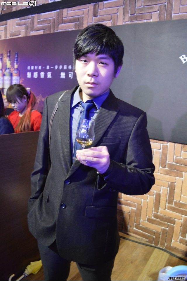 請問可以各位PS大神可以幫我把左後面女生修掉嗎