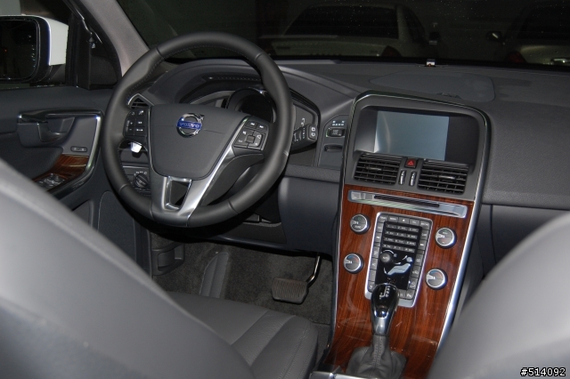 2014年式XC60 D5真豬白旗艦版之濕淋淋開箱