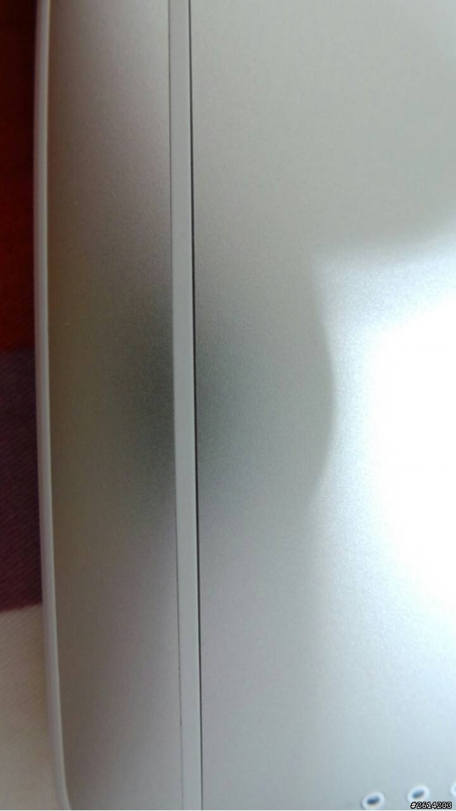 我的one  MAX 機身的細縫.....