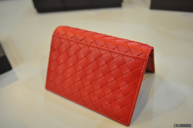 [開箱]人生中第一個長夾 也是第一個BOTTEGA VENETA