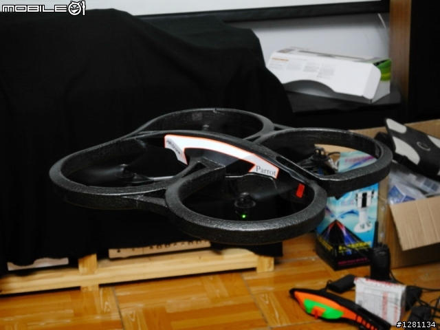 新入手AR.DRONE2.0 陽光下